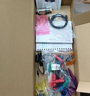 Druck DPI610E Customizable Pressure Calibrator with 4.4in Backlit Display and G1/8 Female and 1/8 NPT Adaptors