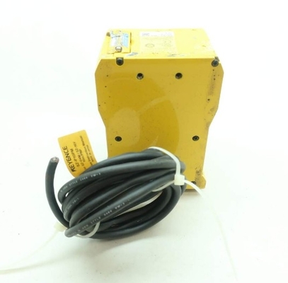 KEYENCE SZ-04M Safety Laser with PNP/NPN Output and Class 1 Laser Class