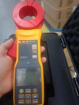 Fluke 1630-2 FC Ground Loop Resistance Test Clamp Meter with 1000V Maximum Voltage 40Hz-1kHz Frequency Range and 32760 Measurements Data Logging