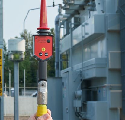 Non-Contact High Voltage Detector with VolTect Alert for Utility and Industrial Safety up to 122 kV
